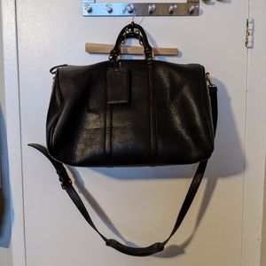 EUC Faux leather weekender bag 🖤